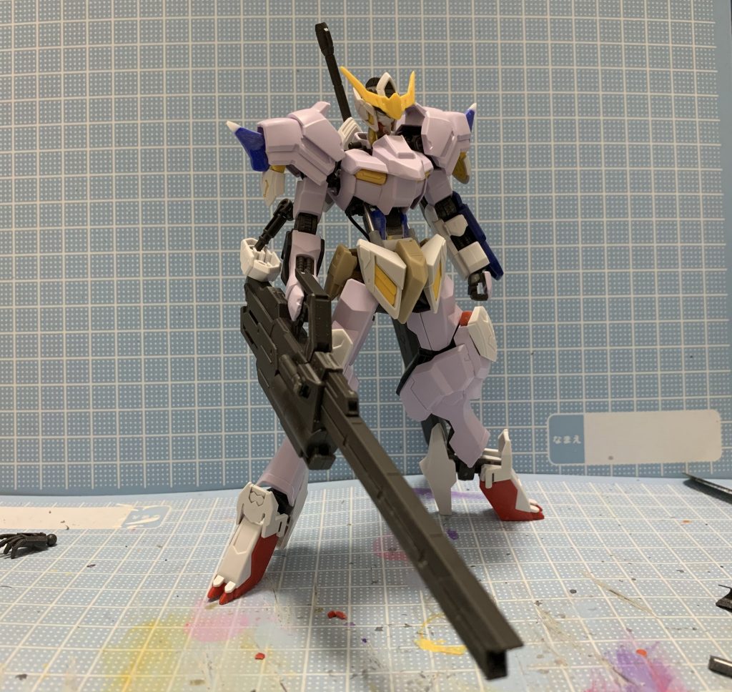 ミキシングが完了した時のモノ。他に首を延長したり、胴体を延長してジャンクパーツやプラパイプ,真鍮線でシリンダー等を作ったり…。写真撮り忘れましたが、テールスタビライザーはフルアーマーガンダム7号機のモノをそのまま使用。ただそのままでは接続できませんので、グシオンリベイクの大型シールドのリア接続ジョイントを仕込んで接続を可能に。