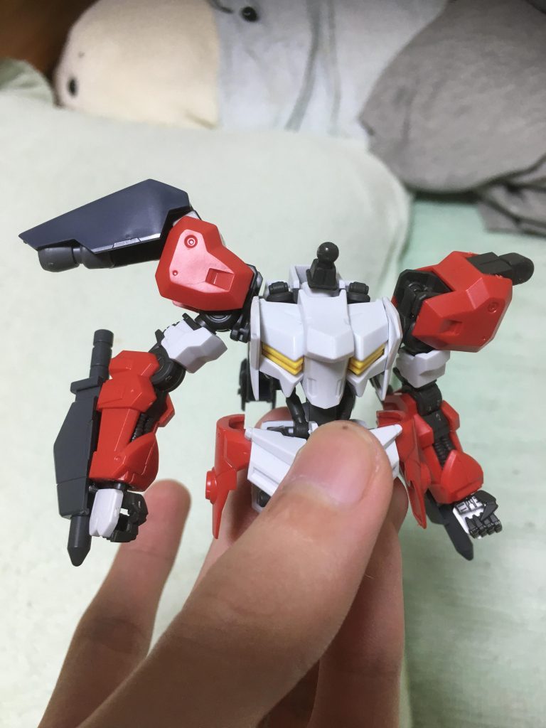 「肩バーニアと素手で戦う！」のコンセプトしか決まってなかった段階。このシュッとした形の肩も好きです