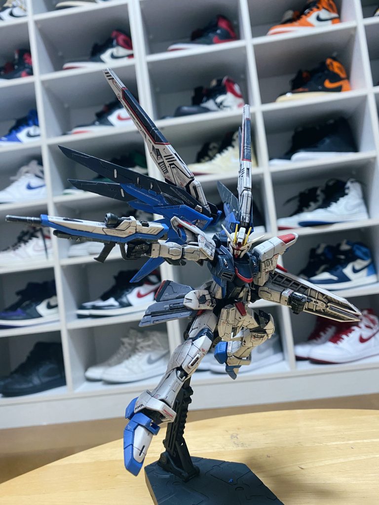 ライフルを構えるポーズもいいですねー！笑