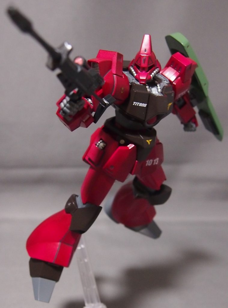 Seedっぽく、ビーム・ライフルを構える。