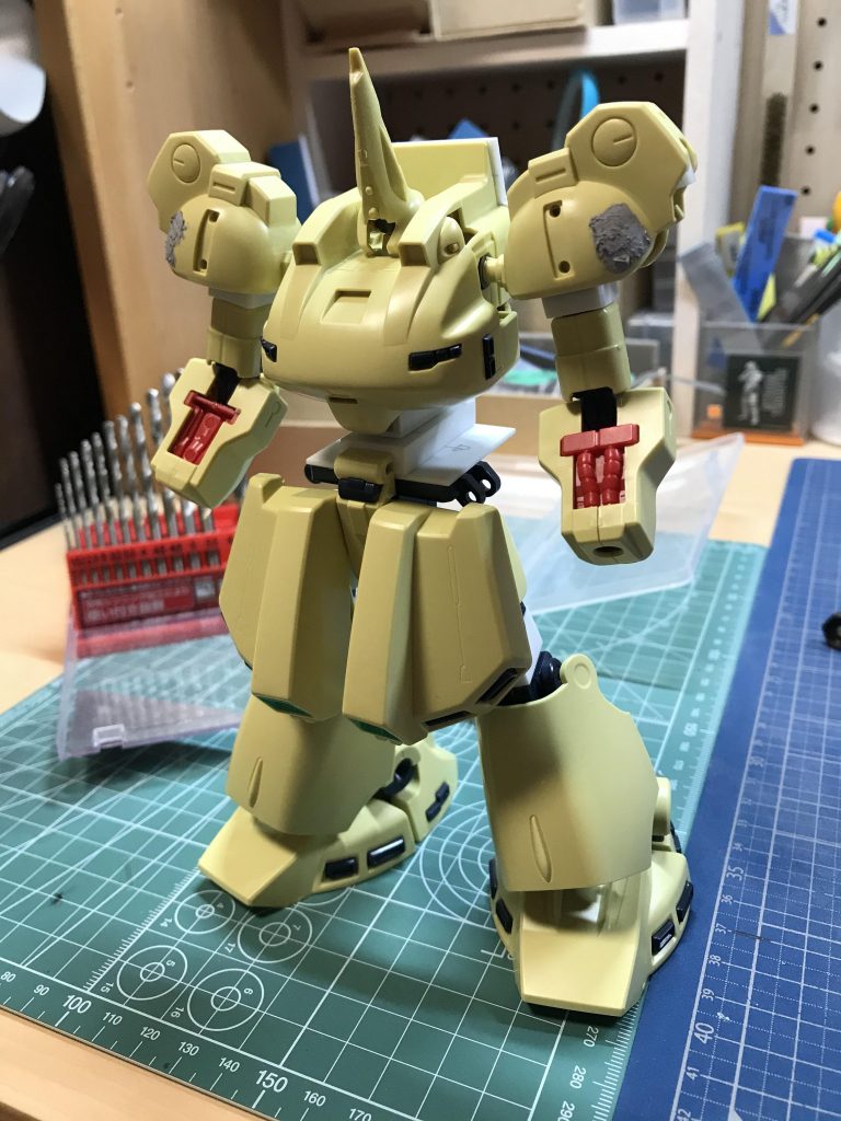 腰を延長したので、バランスを取るために腕部と脚部も延長しました。最適なバランスの比率があるようですが、感覚でやりました。 