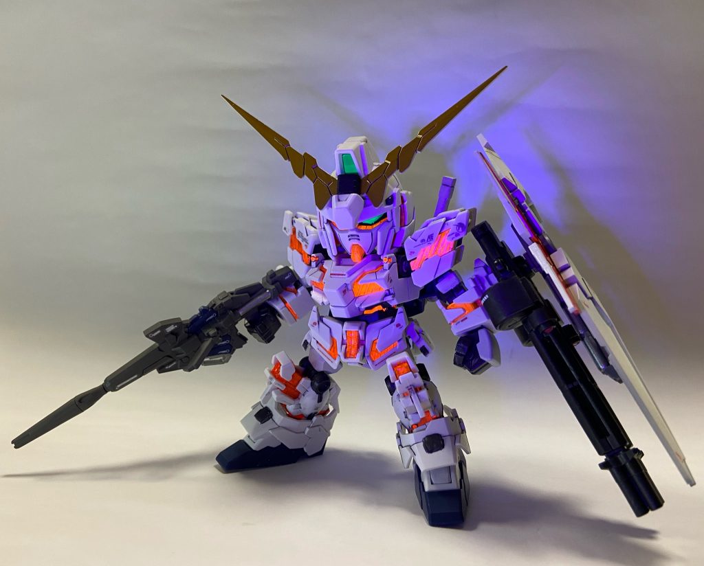 証明を落とさずにブラックライトを当てた状態。