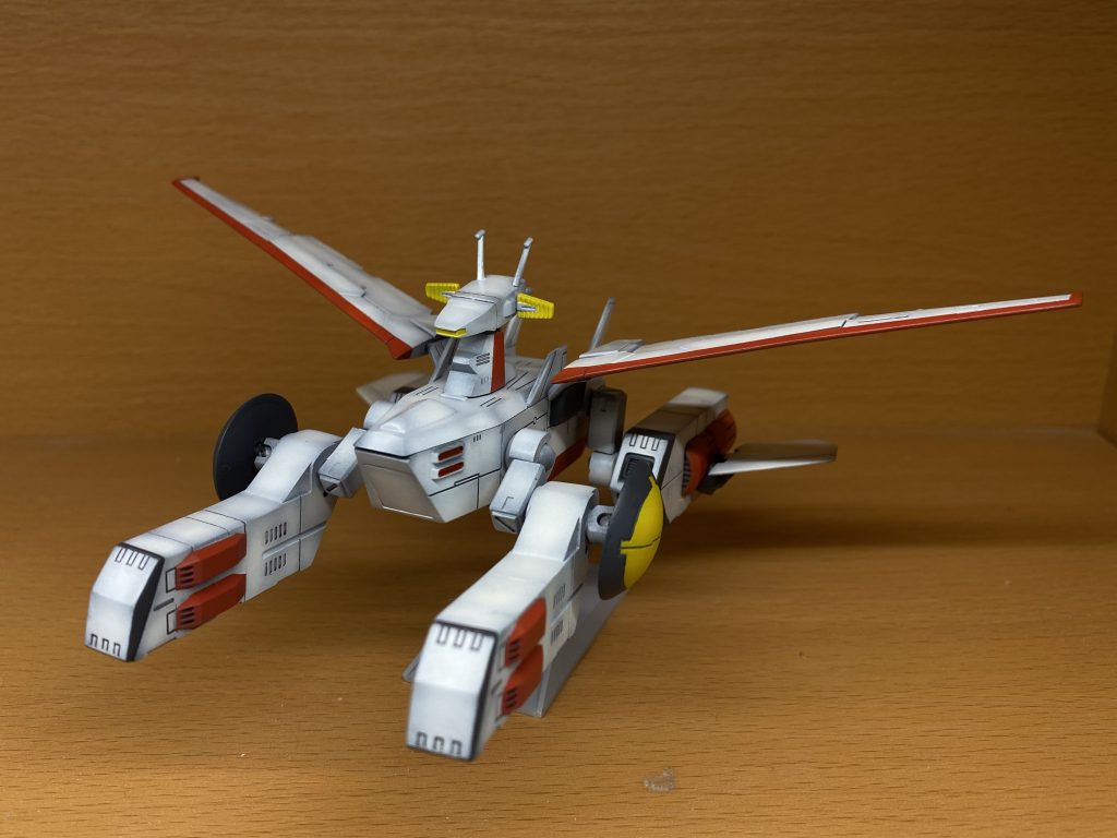 ペガサスブースターの塗装は、単体では戦艦に見えるように、メカサフヘヴィの上にホワイトでグラデーションにしています。マスキング頑張りました。