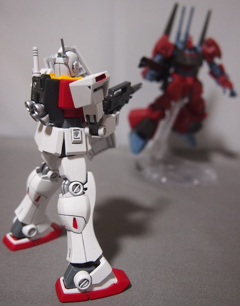 戦闘開始! 銃器で撃ち合う。