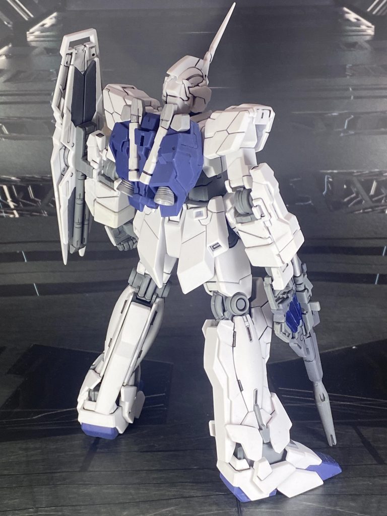 リアルでたくましい後姿。