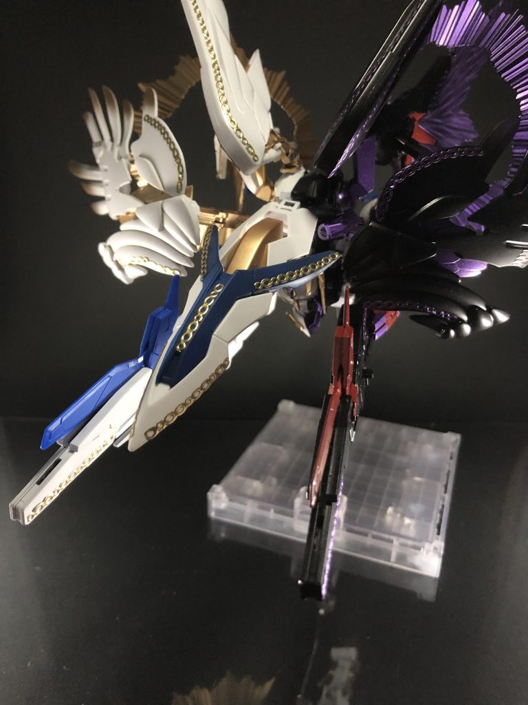 一応ですが飛行形態に変形できるようにしました。結構ぽく出来たんじゃないですかね？