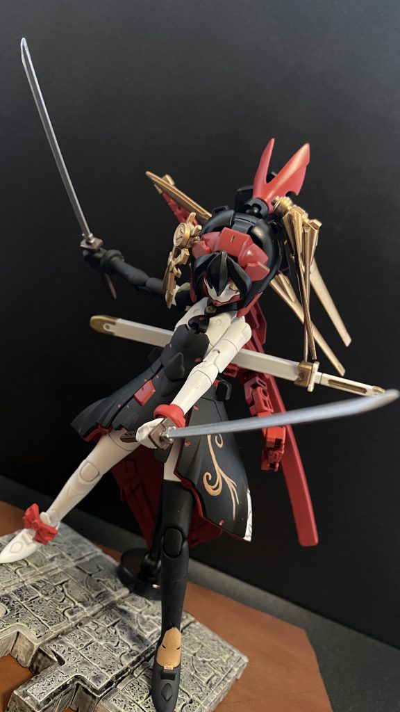 雨丸　晴丸その切れ味、剃刀のごとく。この二振りの刀は、納刀した瞬間に鞘を断ち割るほどの切れ味を持つ。その為、常に抜き身のまま佩刀している。この二振りは、全く同じ造り(刃紋まで)をしており、どちらが雨丸でどちらが晴丸なのか、持ち主である本人も忘れている。まあ切れればどっちでもいいらしい。