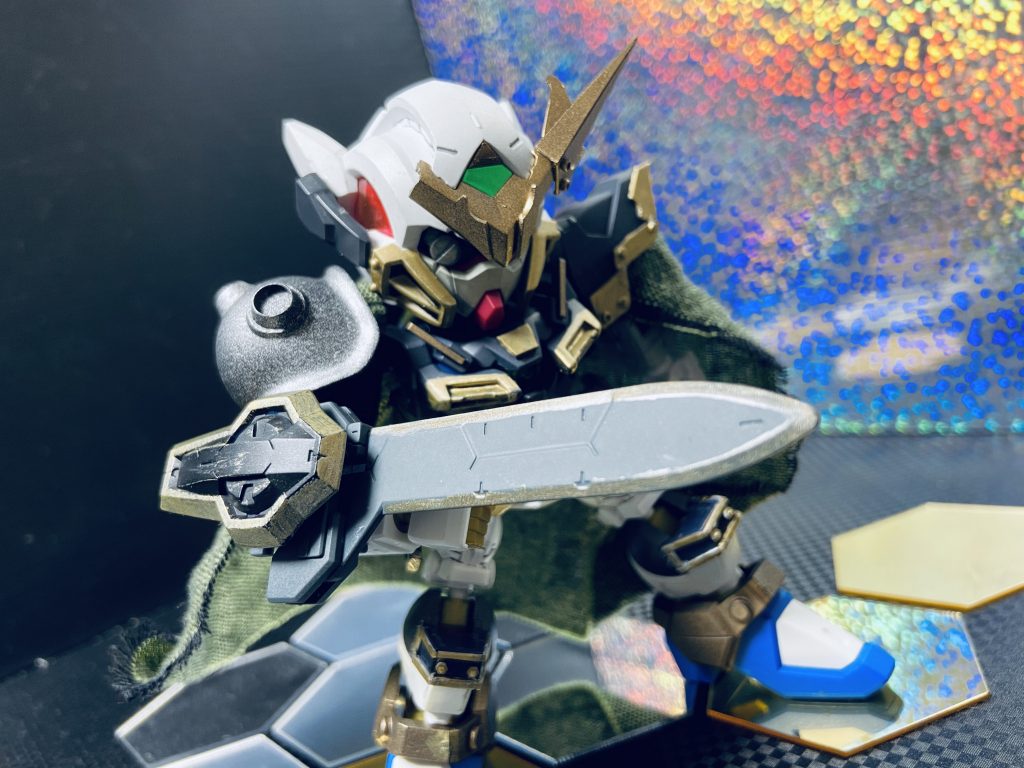 大刀なまくら。裏丙阿の基本武装であるが、大戦時以降まったく手入れを行なっていないため、切れ味は無いに等しい。決してずさんなわけではなく、不殺の旅を続けるにはその方が都合が良いためである。最近はもっぱら盾として使われる。