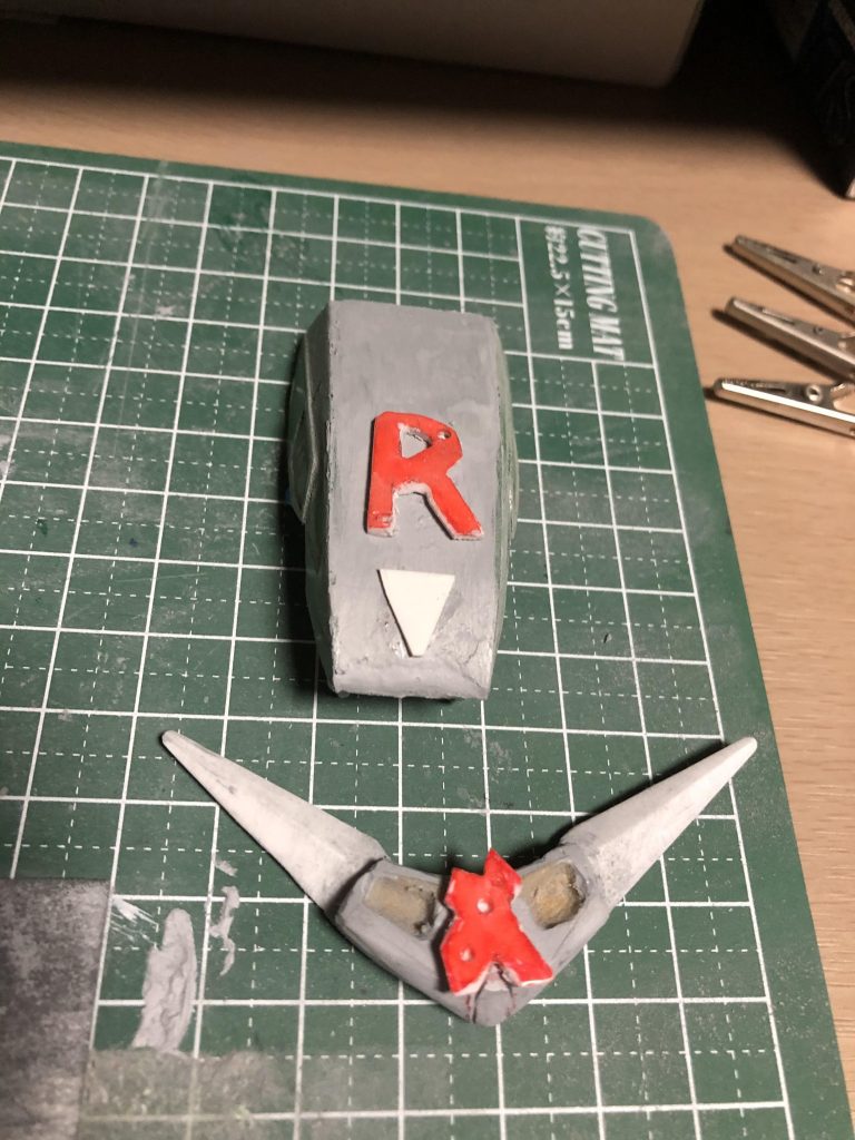 作りながらパーツが割れたり。