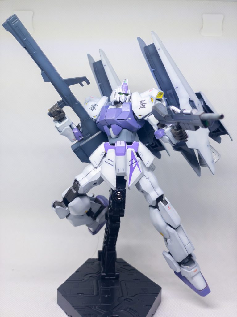 同じく百式のビームライフルとクレイバズーカ。