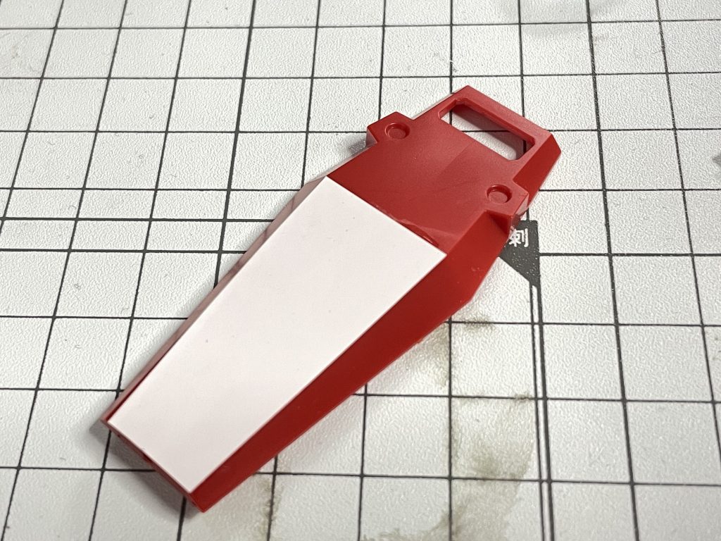 シールドにはプラ板を加工したものを貼り付け星マークを消しました。