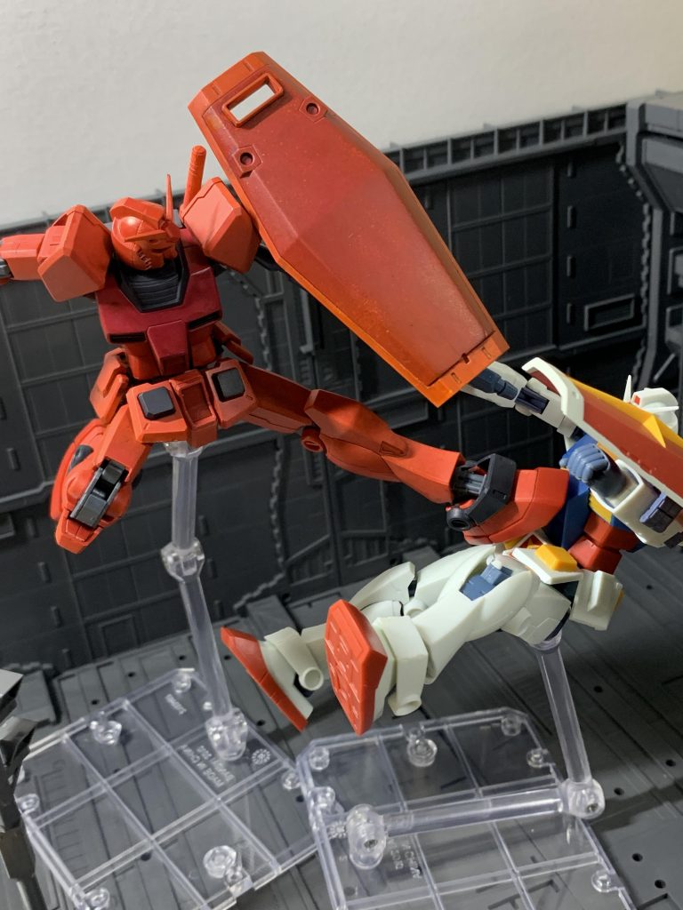 シャアといえばキックというイメージ笑。相手はロボット魂のガンダムで。  