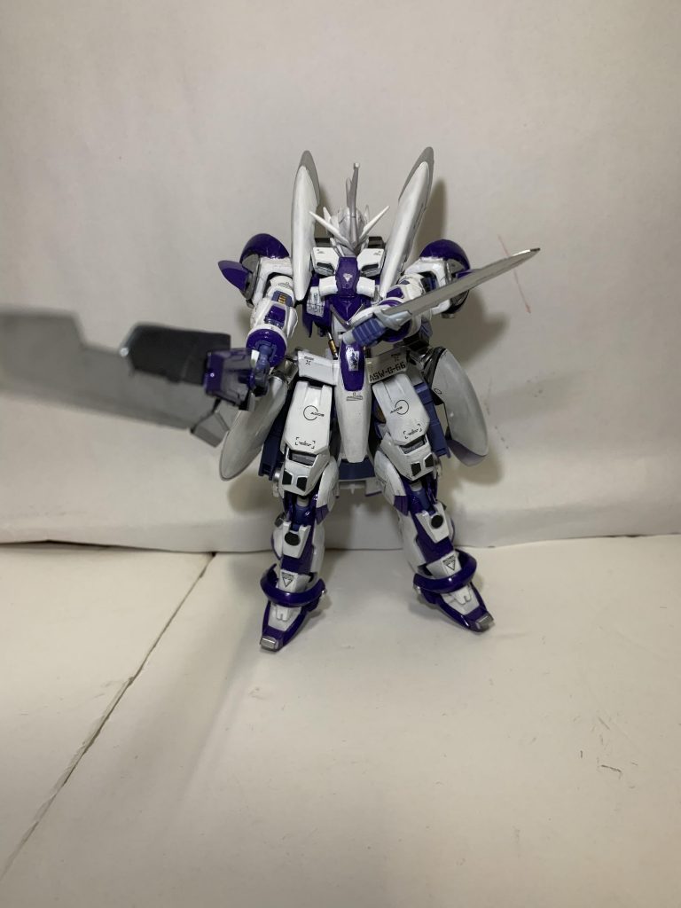 武器にビルドウェポンのGNバスターソードとGNショートソードを装備。大剣は本来ジンクス用だが設定的に鉄血系相手にも有効な装備。