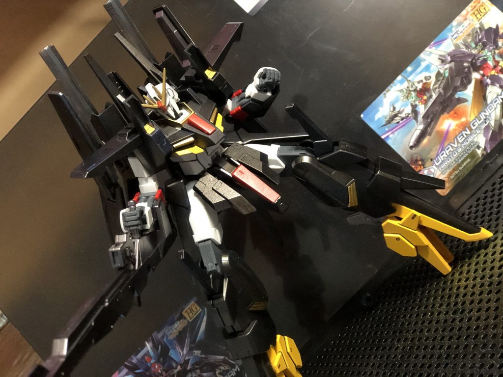 ユウマのライトニングブラックウォーリアのカラーリングを元に、白、赤、黄、黒の4色をベースに塗装しました。特に赤、黄、黒に関しては、所々で同系色の色を2種類ずつ使っています。