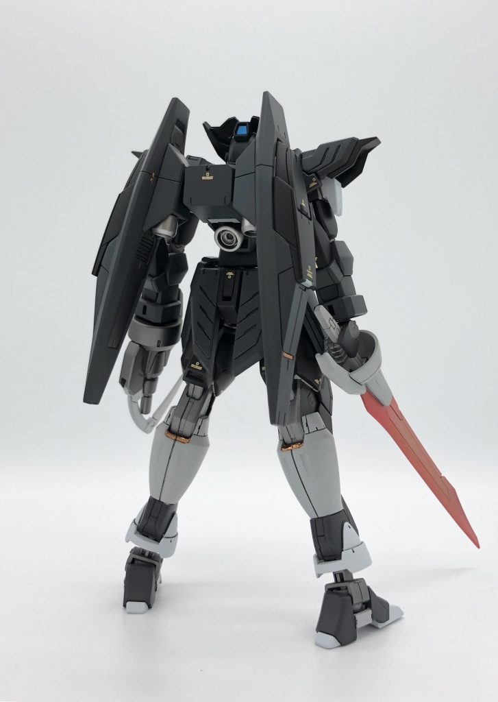 背面。頭部センサーは付属のホイルシールを塗装して貼り付けました。