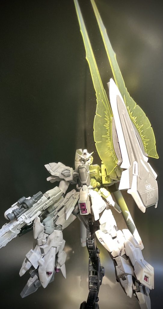 最後とは言いましたが、シールドにはもちろん内蔵式ビームアックス。もはやMSの全長より、シールドアックスの方がデカイまである(