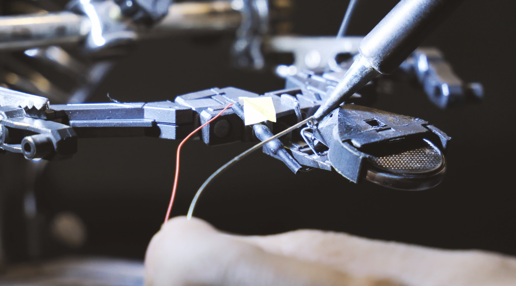 電池ボックスの場所、苦戦しました...