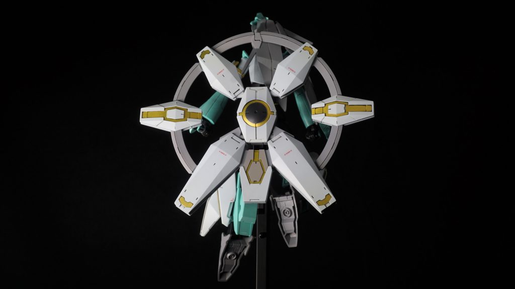 背面。ウエポンズは台座に取り付けています。