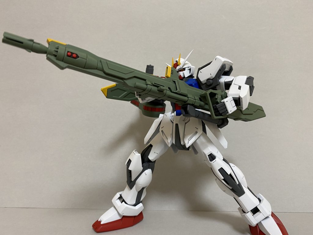 そしてランチャーストライク1/100なのでデカくて迫力がありますアグニはモナカなので合わせ目消しが大変でしたが、特に修正の必要もなく綺麗に消えてくれました