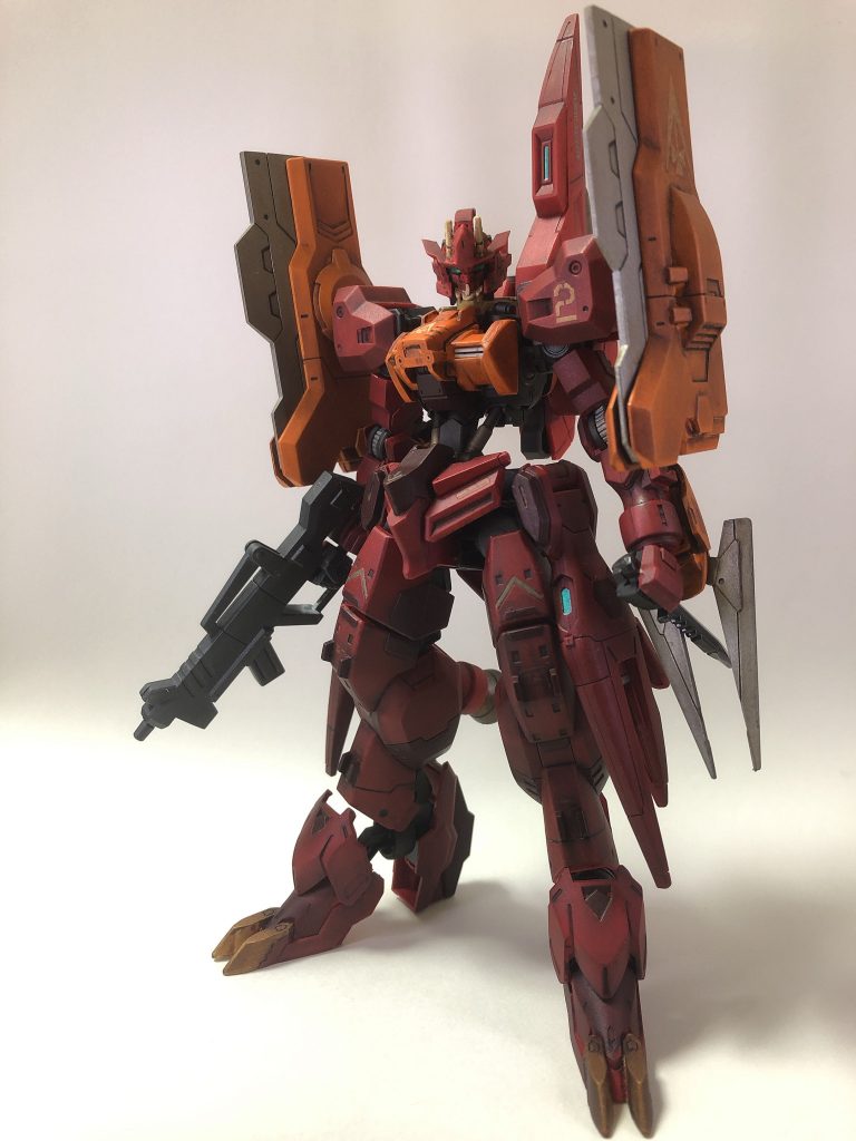 ガンダムアスタロトオリジン改オリジン弐式に肩アーマーを再装備、右腕をバルバトスのものに変更、バックパックを180°逆向きにして完成です。武装は弐式同様ナイフ＆クローにアスタロトのライフルを装備しています。