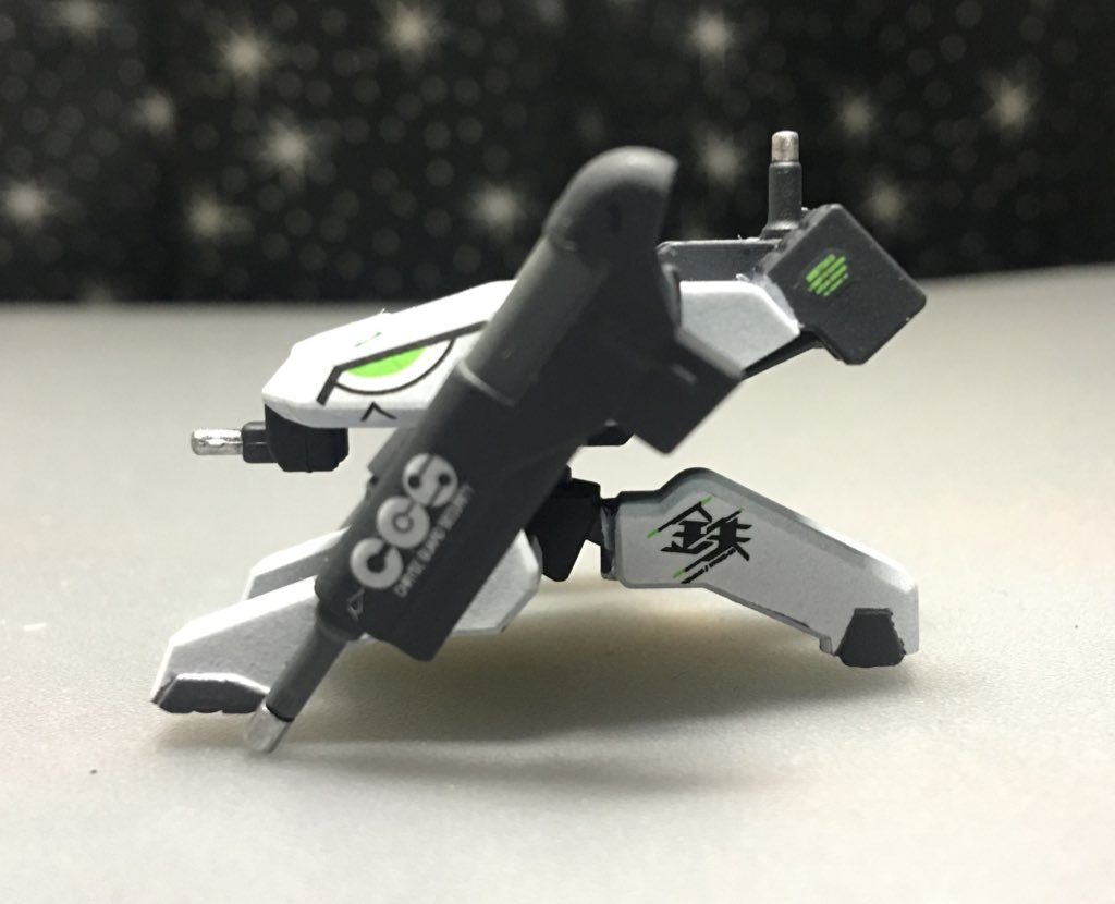 両サイドの武器が、クリュセガードセキュリティ社のままになっているのは、被弾したパーツを現地改修した。のかもしれない。