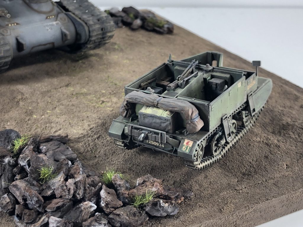 一緒に作ったタミヤのブレンガンキャリヤーMk.Ⅱ。1/48なんでスケールが4倍以上違いますが、遠近法でなんとか…