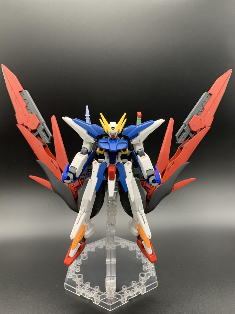 GNソードライフルを翼と同じ色に塗装して１枚の大きな翼に見えるようにしました。