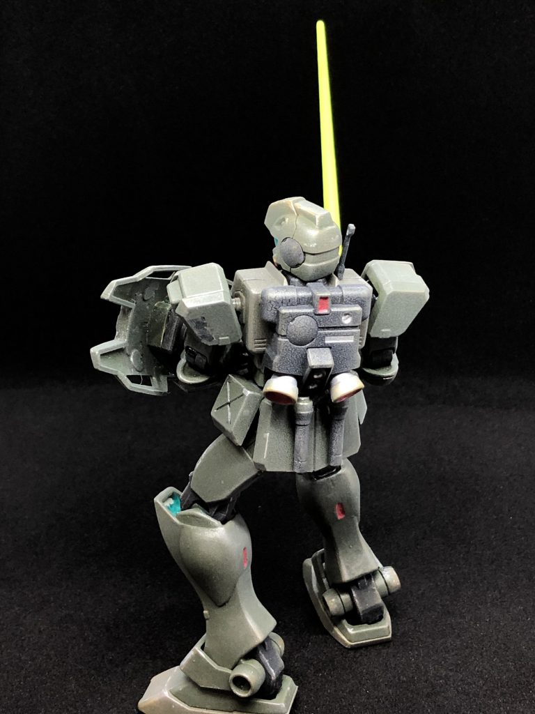 艶消しがふりすぎで、ひび割れになってます。肩にも汚れた手で触ったあとが。。。ウェザリングがシルバーのみですが、ぽくはなりました。