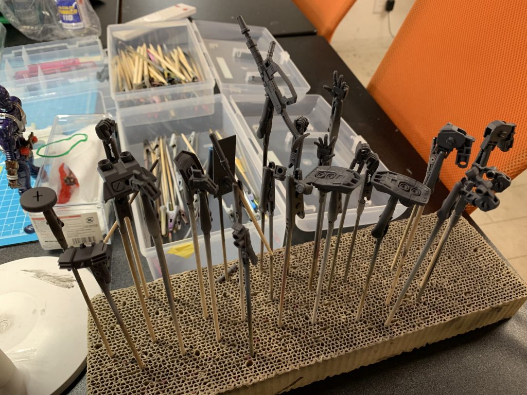 グレーはメカサフヘビーを使用。