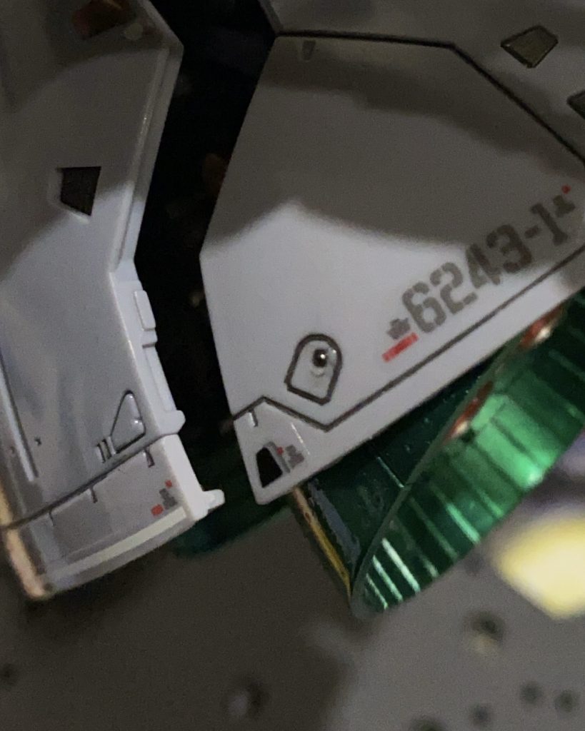 スカート前部にメタルボールを追加したり