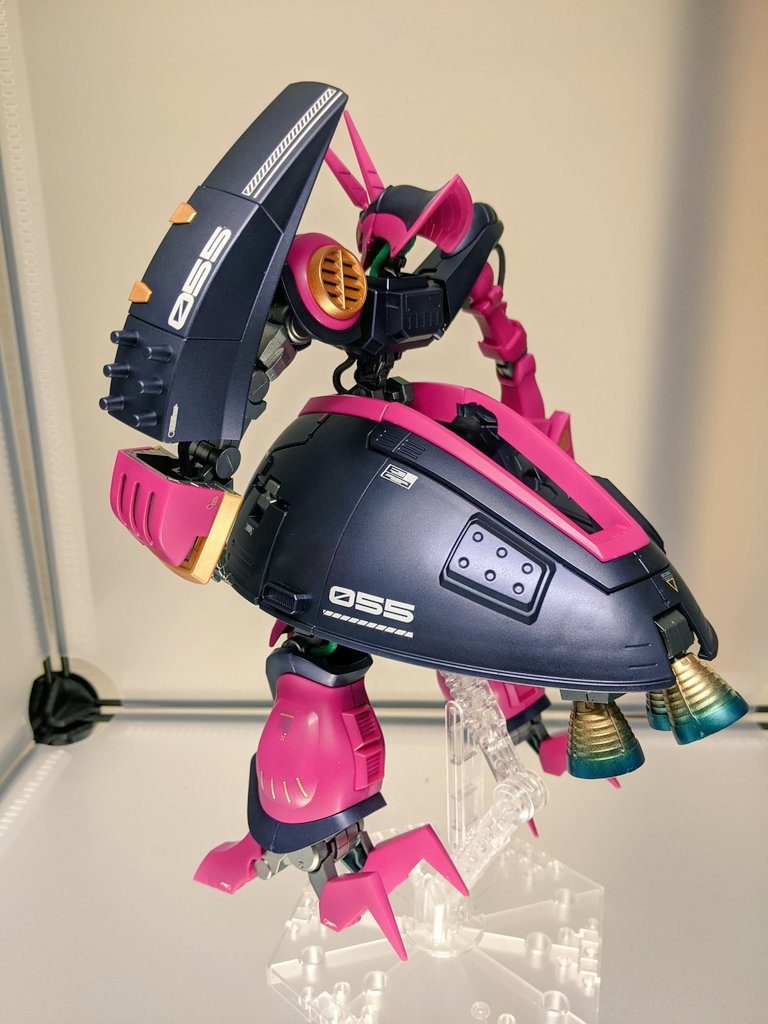 型式をデカールにて。バーニアはサフの上にパールカッパーで良い質感が出たと思います！