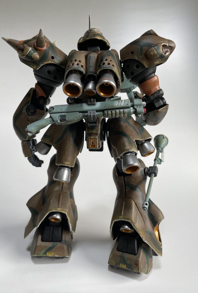 バックショット。元ネタでは、腰にマウントしているのはバズーカーだか、好みでショットガンに。