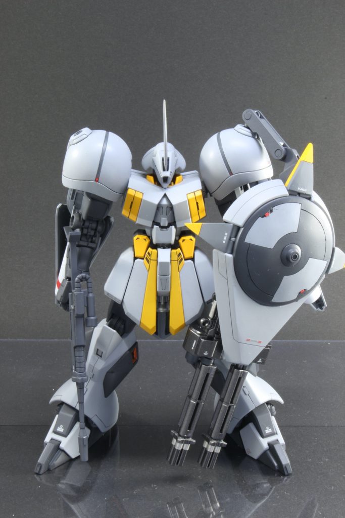 初めての試みとして、肩とシールドにレッドチップをつけています。自分的には中々上手く行ったと思います。