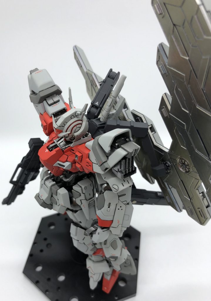 肩のディテールはMGサザビーを参考にしました。