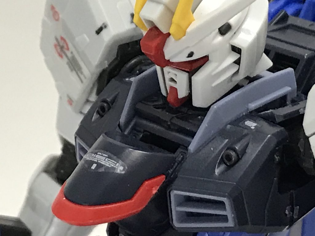 コックピット開閉機能小学生の頃はこの機能とパッケージに憧れて、ちょっとお高めのRGの棚をずっと眺めてました