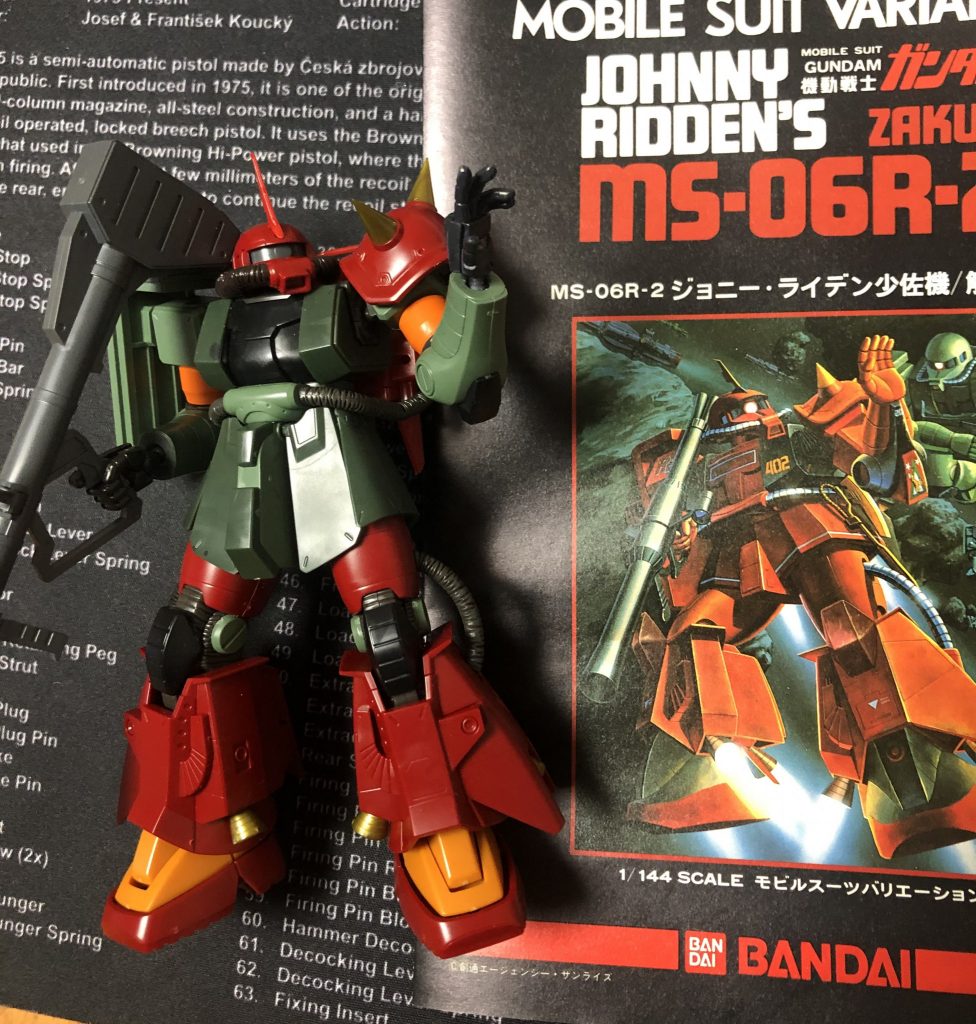 サンダーボルトのザク3種を使った豪勢なミキシングになってしまいましたが、かなりイメージ通りに出来ました足の甲部分はサンボル旧ザクで甲高にしたのがお気に入りです