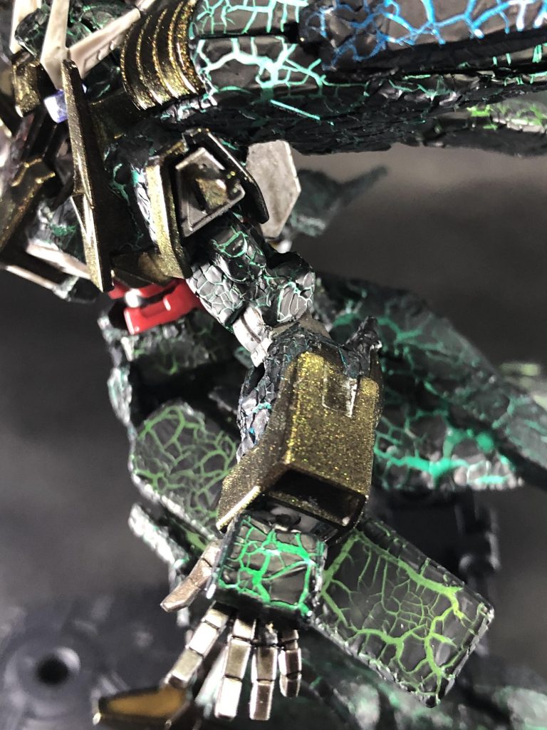 クラッキングはシタデルカラー を使用しました。