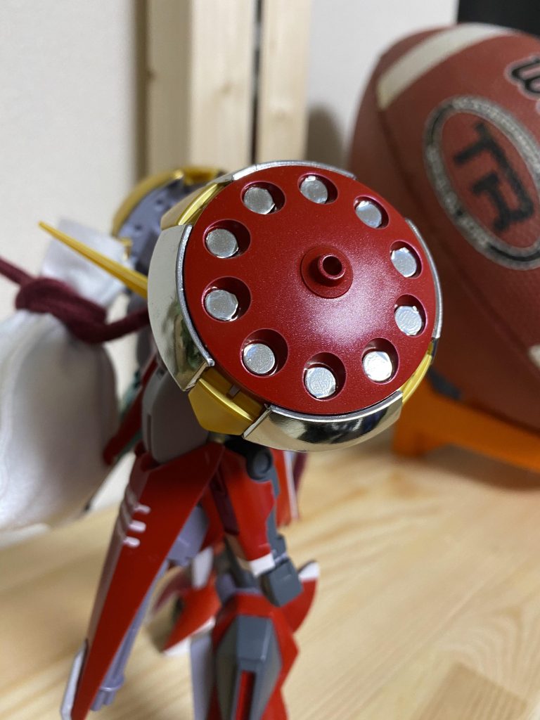 シールドには塗装ではなく金属フィニッシュを使用しました。緑と金...誰だったかの専用機カラー....(っ ॑꒳ ॑c)あ...あのオジサンか!