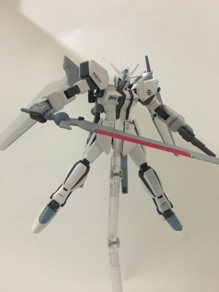 機体の翼に装備されている対艦刀『フラガラッハビームブレイド』ビームトンファーガンよりも高エネルギーのビーム刃で攻撃力も高い。しかし翼にマウントされていることもあり咄嗟の格闘戦での抜刀には向かないファイターである自分は使う頻度はなかなか低めである