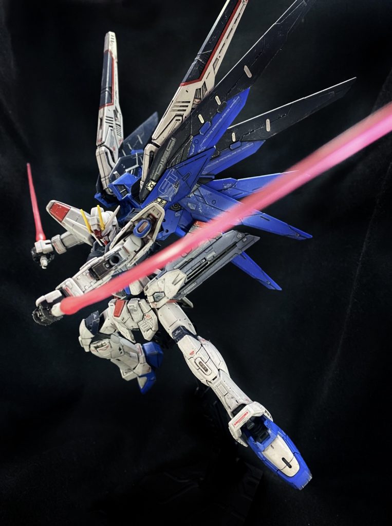 サーベルを逆手でもって振り回すシーン大好きなんです！アスランの乗るセイバーを討つシーンとかイメージしちゃいました！笑