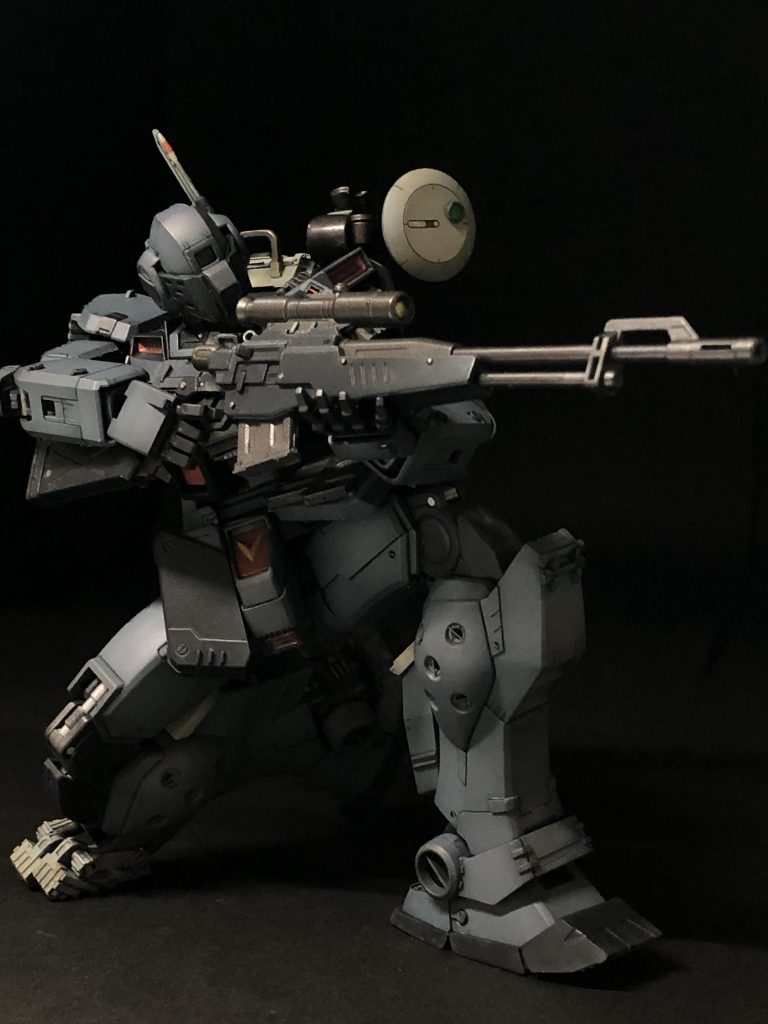 難なくこのポーズ。この可動を実現した開発の方、愛してます。擦れて出来る塗装剥げすら愛せます。