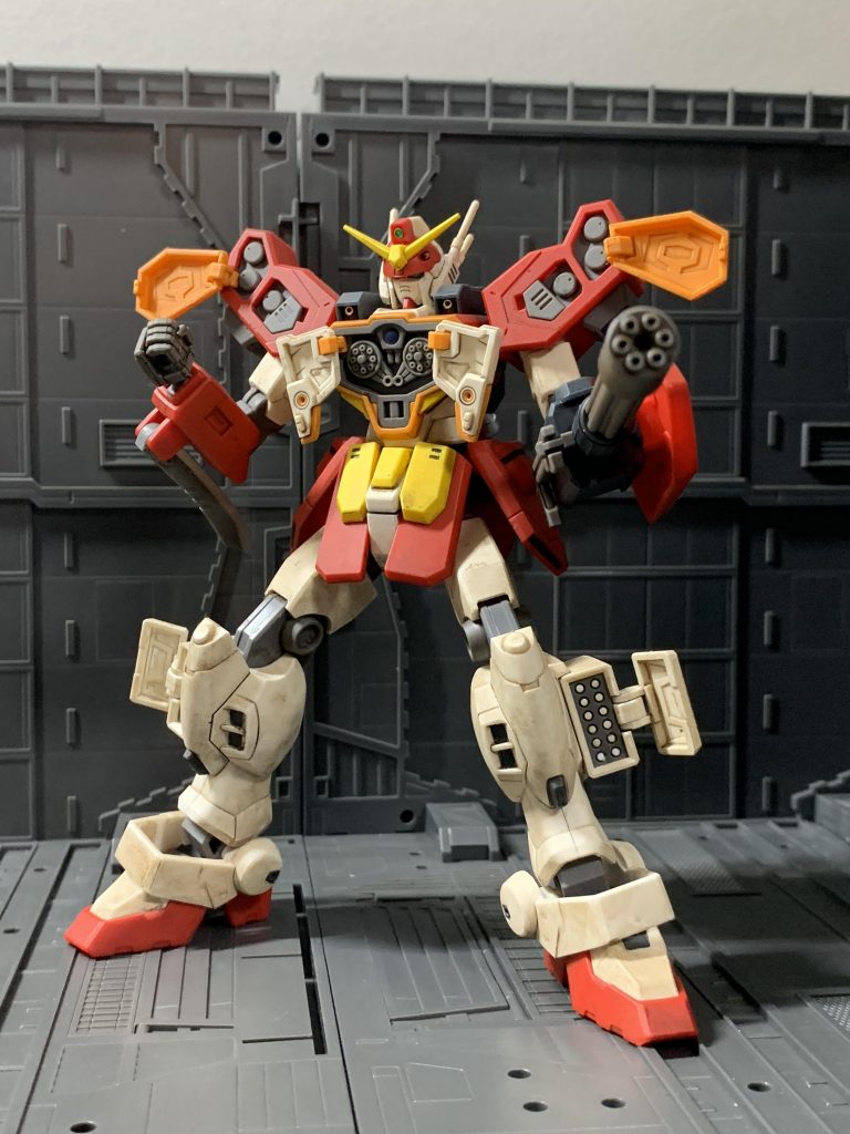 フルオープンアタック、全弾発射ですね。ロマンの塊。脚部ミサイルの弾頭はガンダムマーカーニューホワイトで塗り分けました。  