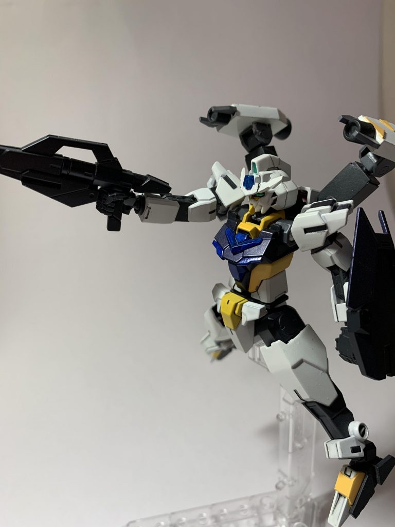 ビーム砲としても優れてて、威力を調整できる他ビット時に先端からビームサーベルのようにビーム刃を展開して、突進も出来ます。