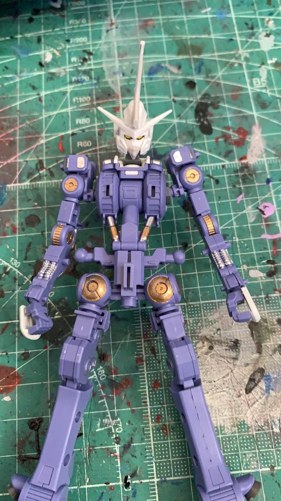 装甲は全て取り外し可能でガンダムフレームのみにすることも可能。