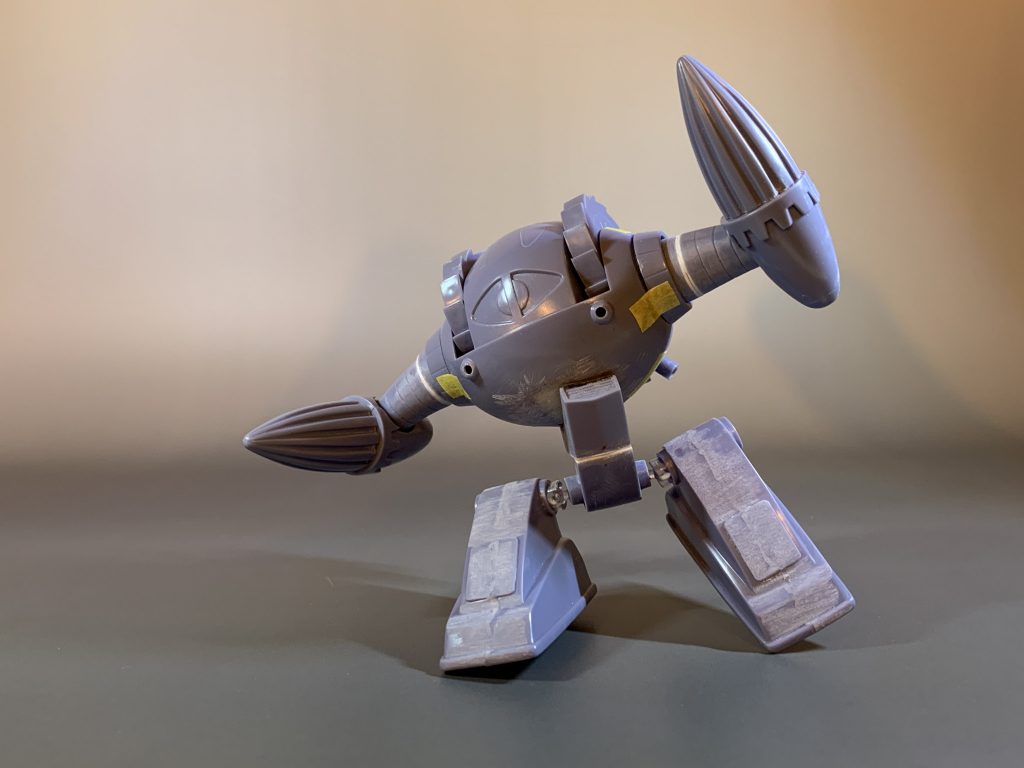 股関節や腰、腕に可動を追加すべく関節改造しました。