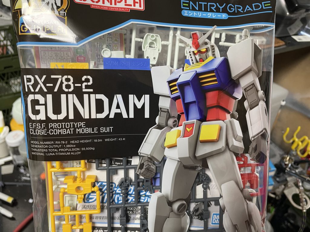 近くの某ディスカウント店にて購入。品出しが遅いとみた。週末仕事なので助かる。