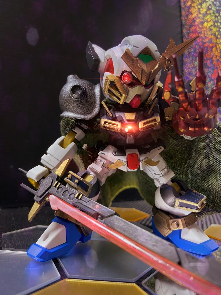 闘乱座無(トランザム)呪が解放された姿。右目・左腕は鬼のものとなり、アロンダイトも解放状態となる。太陽炉は赤に変わる。