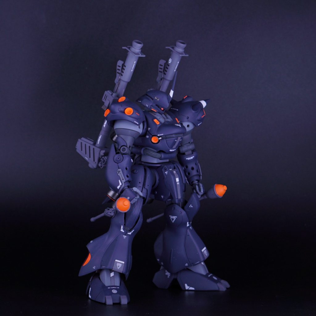 機体色はフィニッシャーズのディープブルーとオレンジです。元のケンプの色より濃くしてます。完全なオリジナル色にもしようとしたのですが、今回は元のケンプの色をちょっと変えてみました。内部フレームはメカサフオンリーにしてみました。初めて使ってみましたが、これやめられません…