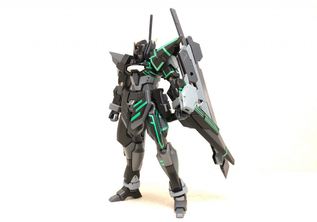 無重力戦仕様2本の大型実体剣とビームシールドを装備した仕様。射撃武装は膝のニードルガンのみと近接戦闘に特化したもので、ビームシールドを前面に展開し突貫しながら斬り込むスタイル。