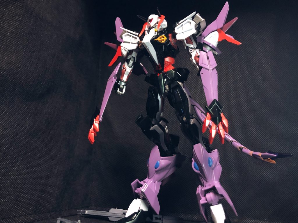 第三形態武装をパージして暴れ回ります。GNドライブが付いているのでトランザムもします。変形させるときこの状態が一番負荷かかってるのであまりこの形態にはしたくないです笑